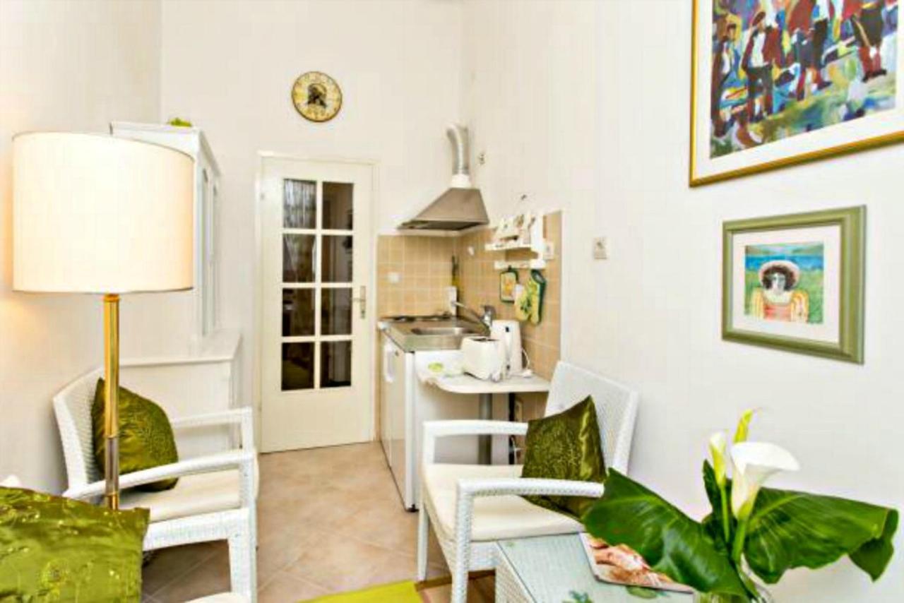 Apartments Adriana Flora ดูบรอฟนิก ภายนอก รูปภาพ